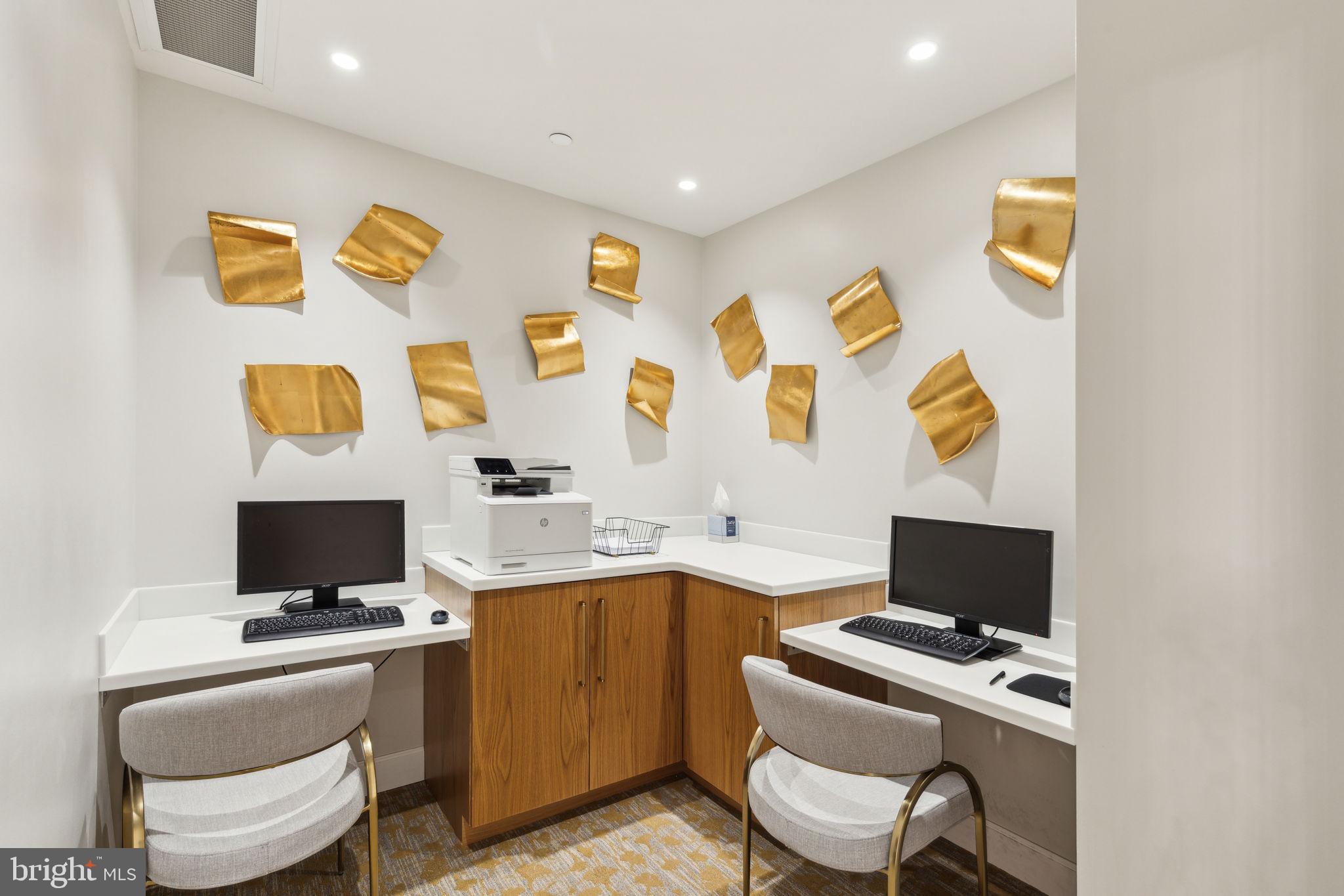 50 South 16th Street, Unit 5306 Philadelphia, PA 19103 - Photo 33 of 40 a workspace with furniture and screen