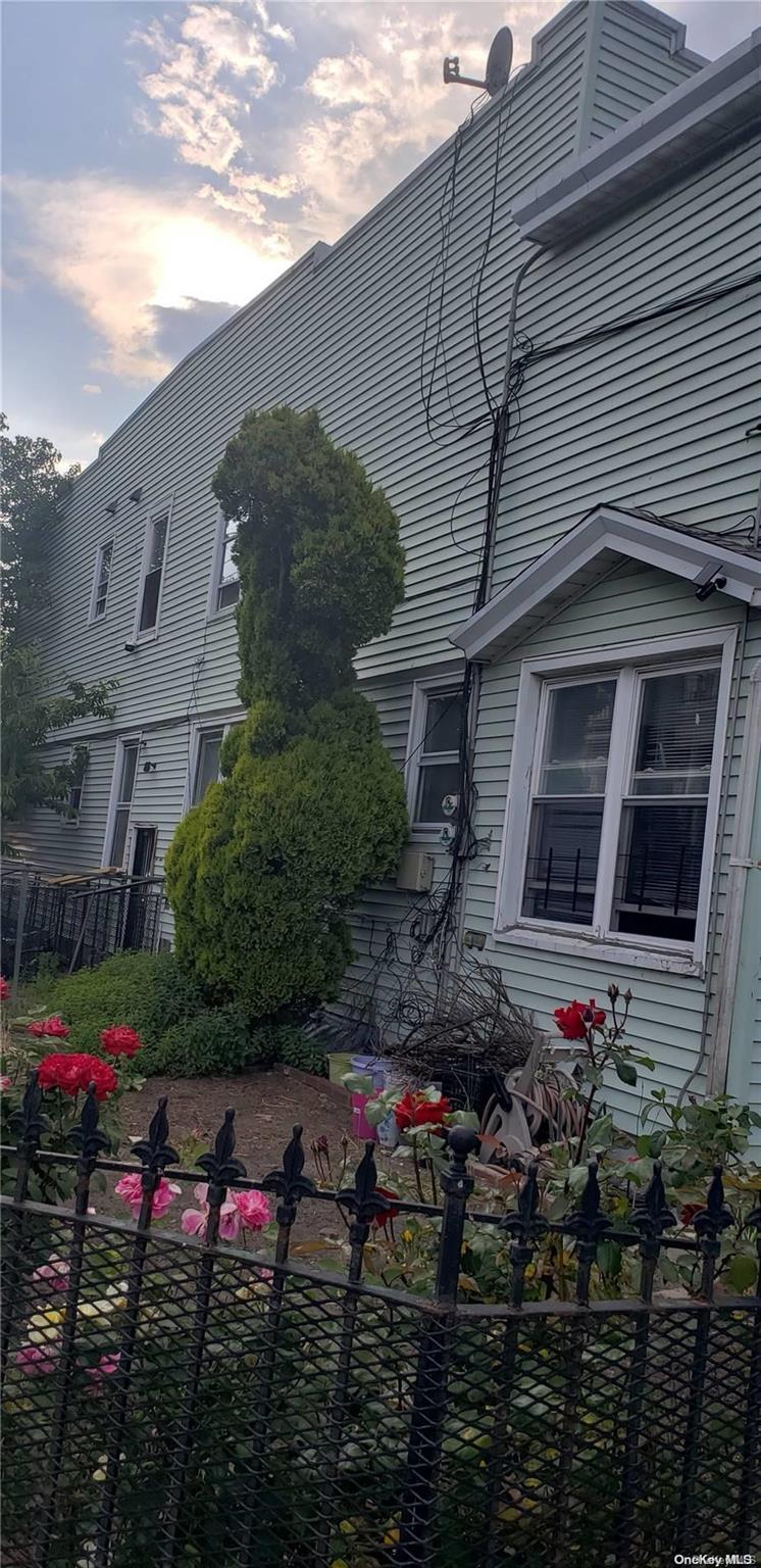 a view of house with the outdoor space