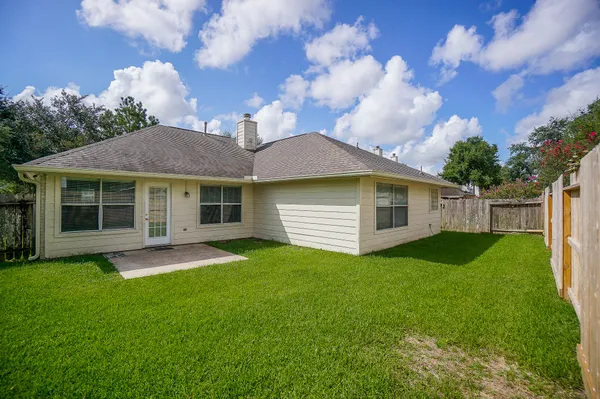 a view of a house with a backyard