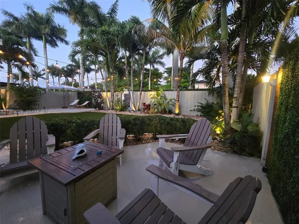 a view of a backyard with sitting area and furniture