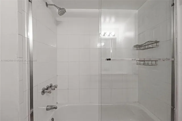 a view of entryway with outdoor area