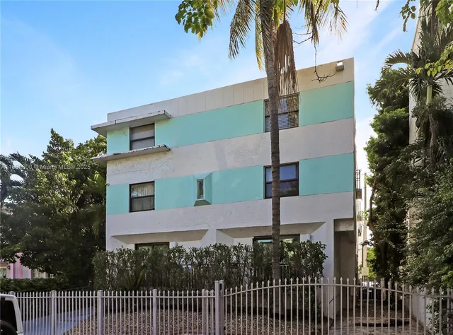 $2,200 | 753 Michigan Avenue, Unit 3B, Miami Beach, FL 33139