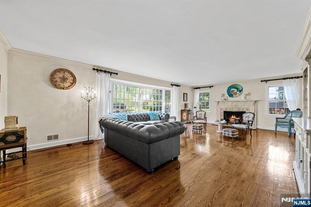 328 West Ridgewood Avenue Ridgewood, NJ 07450 - Photo 5 of 49
