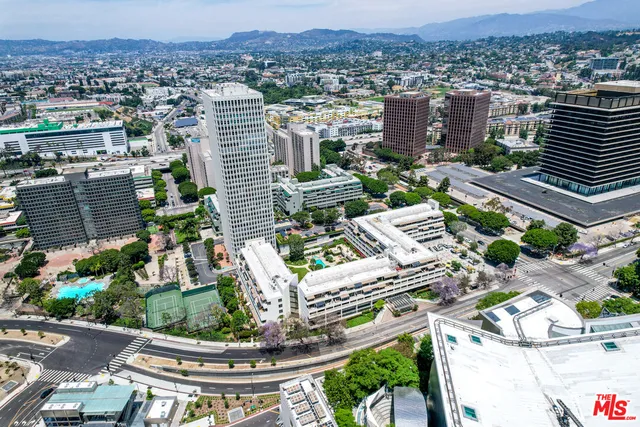 a view of entryway with outdoor area