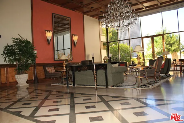 a room with lots of tables and chairs