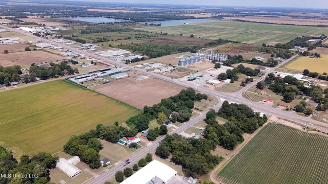 $400,000 | Us-61, Boyle, MS 38730