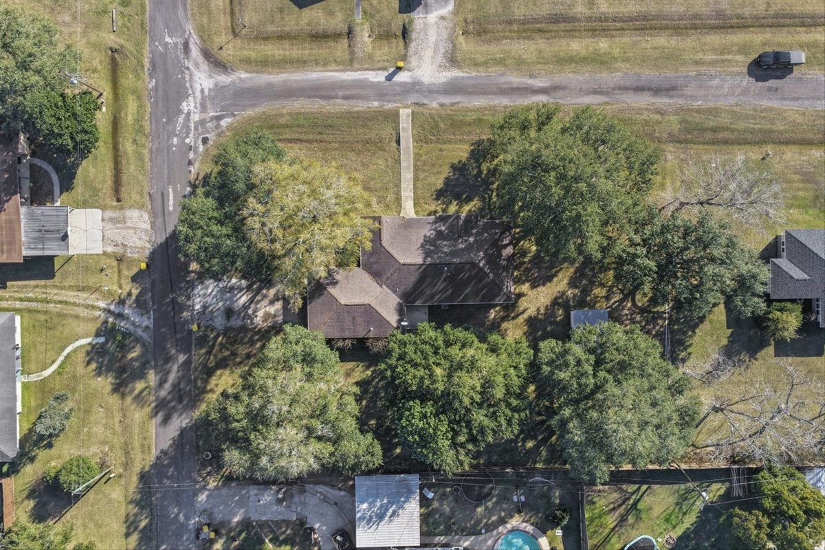 105 Alice Street Anahuac, TX 77514 - Photo 33 of 36