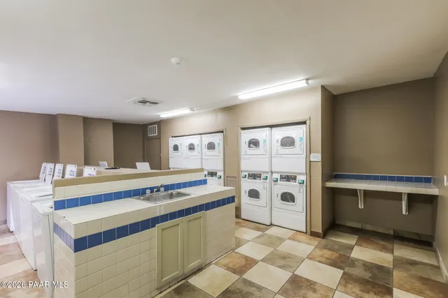 $1,149 | 1810 East Blacklidge Drive, Unit 4, Tucson, AZ 85719