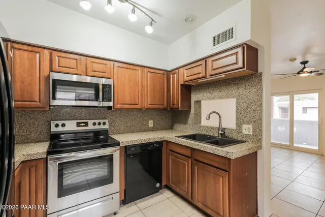$1,149 | 1810 East Blacklidge Drive, Unit 4, Tucson, AZ 85719