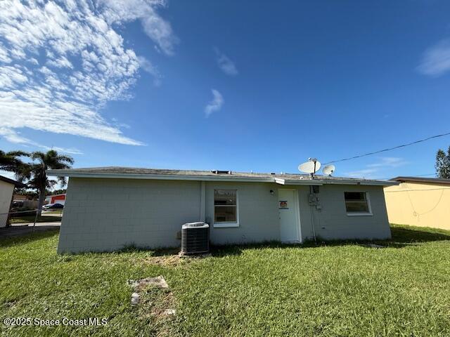 809 Poplar Lane Melbourne, FL 32901 - Photo 4 of 21 a view of a back yard of the building