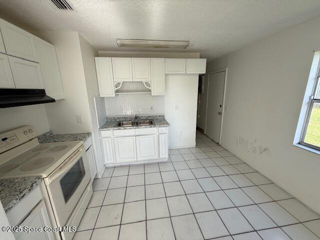 809 Poplar Lane Melbourne, FL 32901 - Photo 6 of 21 a kitchen with a stove a sink and a refrigerator