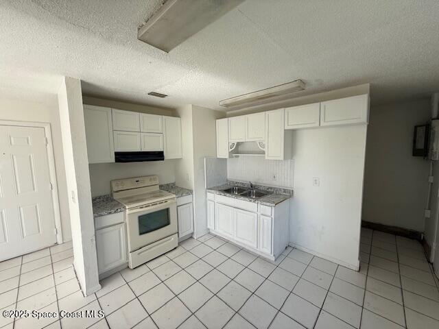 809 Poplar Lane Melbourne, FL 32901 - Photo 7 of 21 a kitchen with white cabinets and appliances