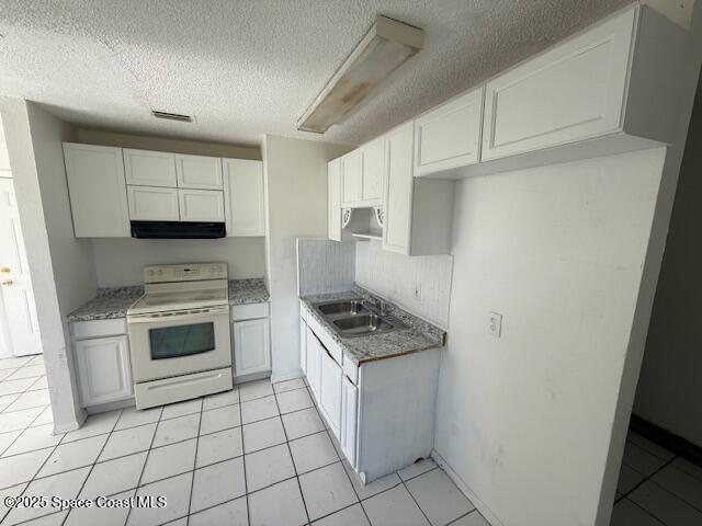 809 Poplar Lane Melbourne, FL 32901 - Photo 8 of 21 a kitchen with a stove top oven and cabinets
