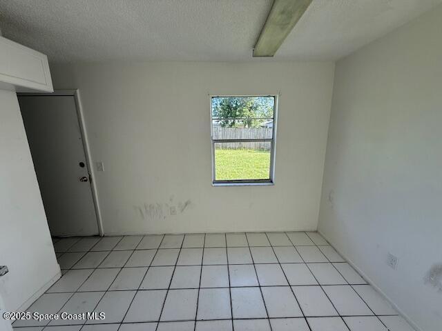 809 Poplar Lane Melbourne, FL 32901 - Photo 10 of 21 a view of an empty room and window