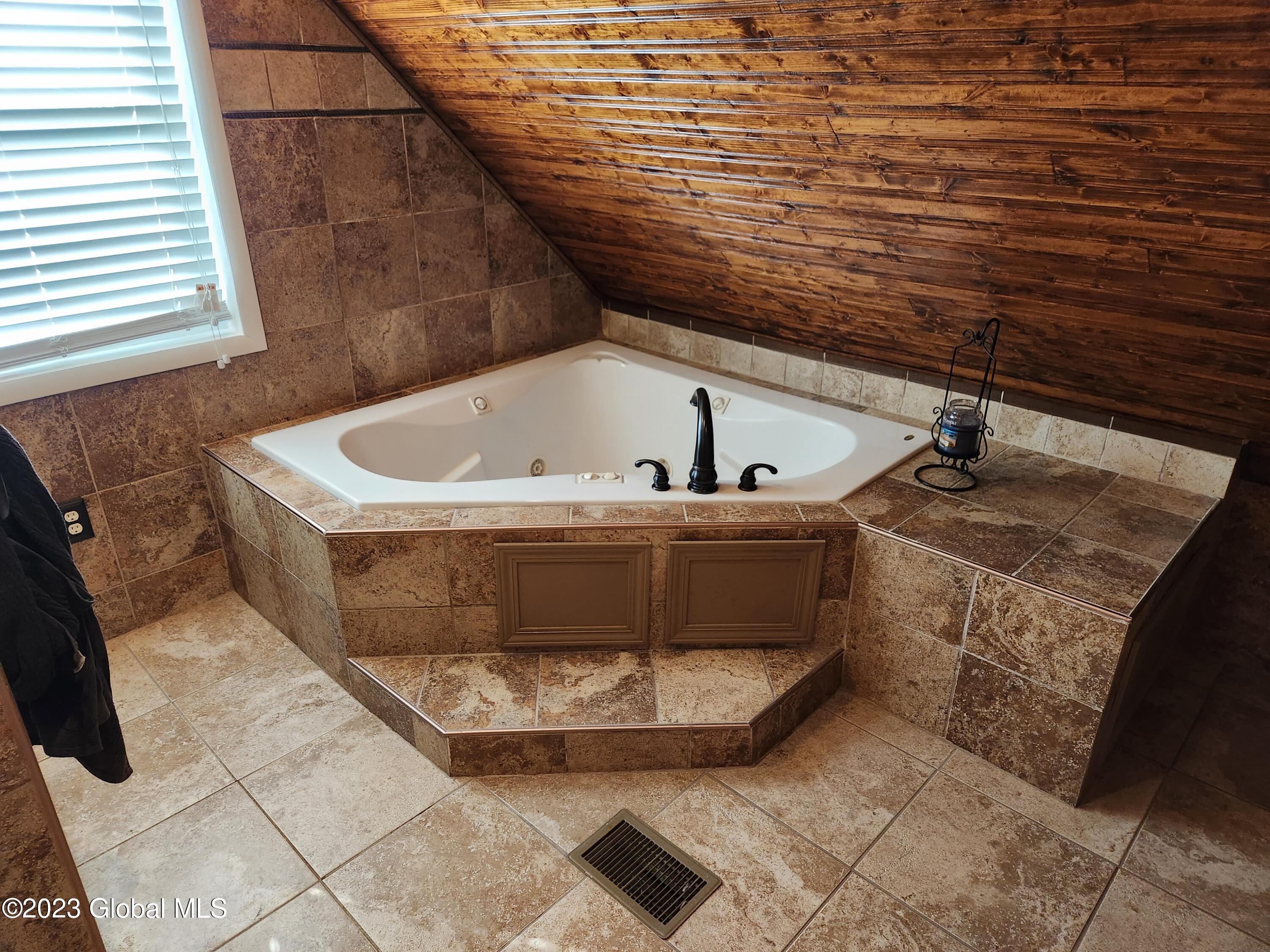 63 Durfee Road Buskirk, NY 12028 - Photo 12 of 19 14 Master Bath Jetted Tub