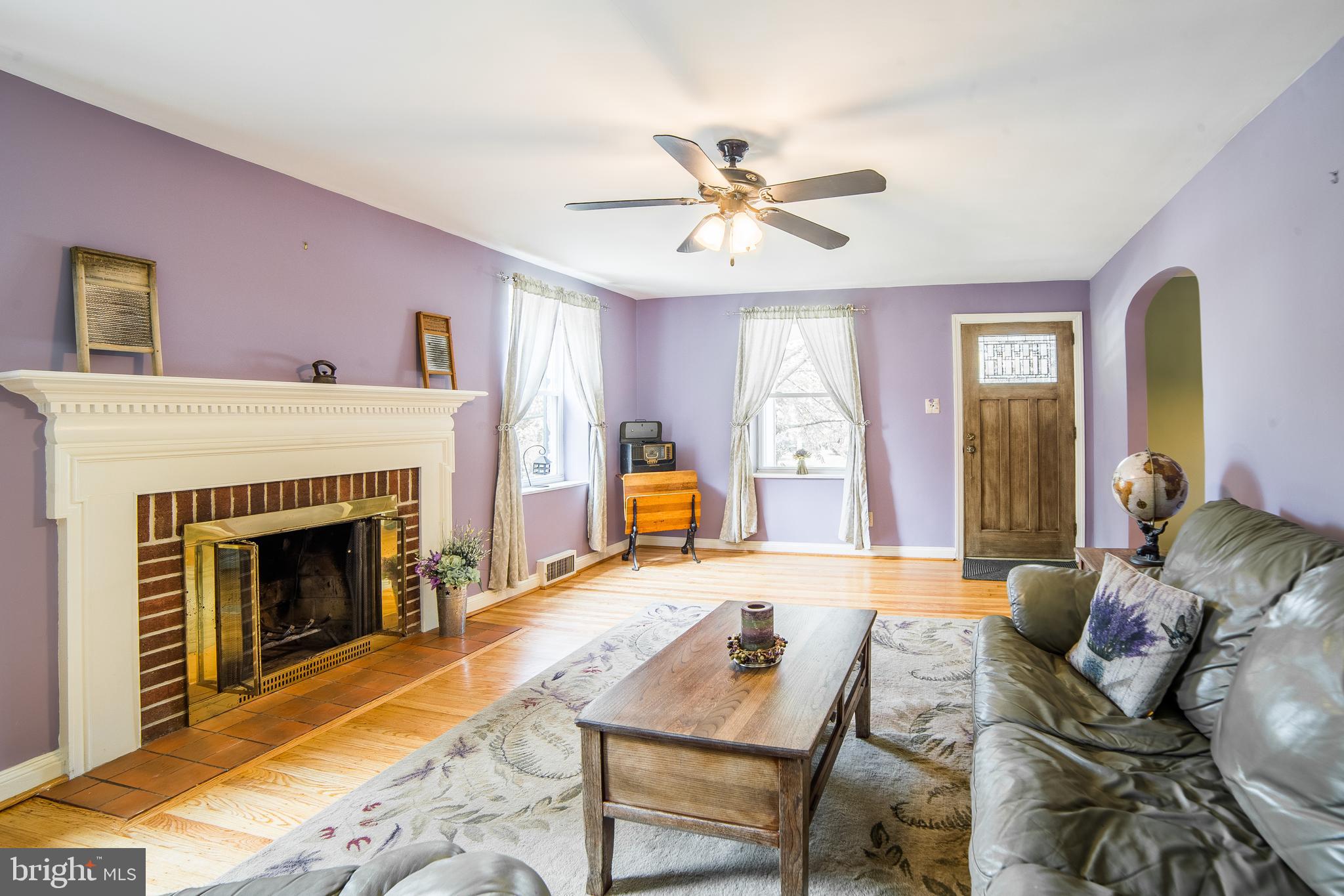 653 Andrew Road Springfield, PA 19064 - Photo 7 of 54 Expansive Living Room