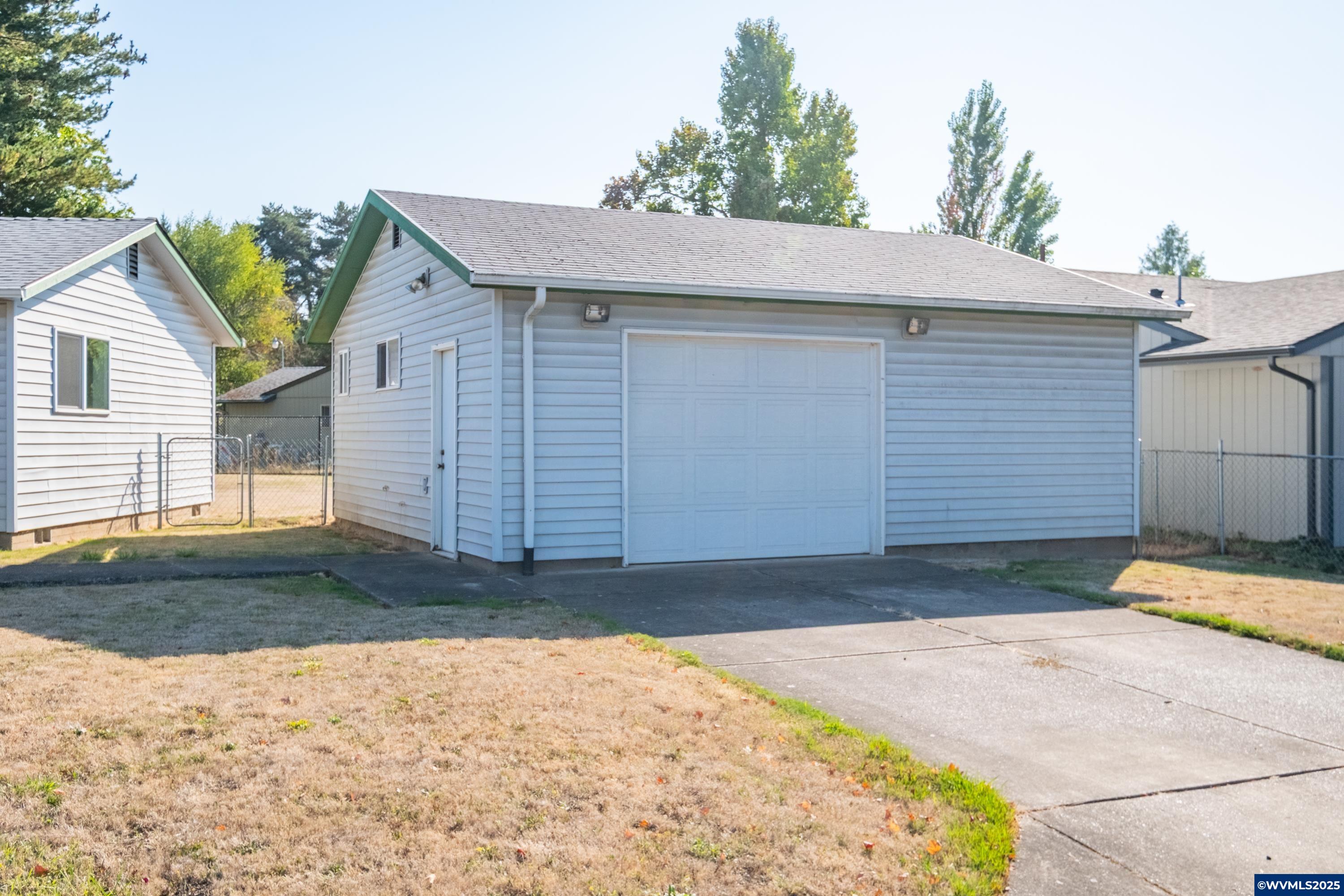 1825 Walker Road Northeast Salem, OR 97305 - Photo 2 of 50