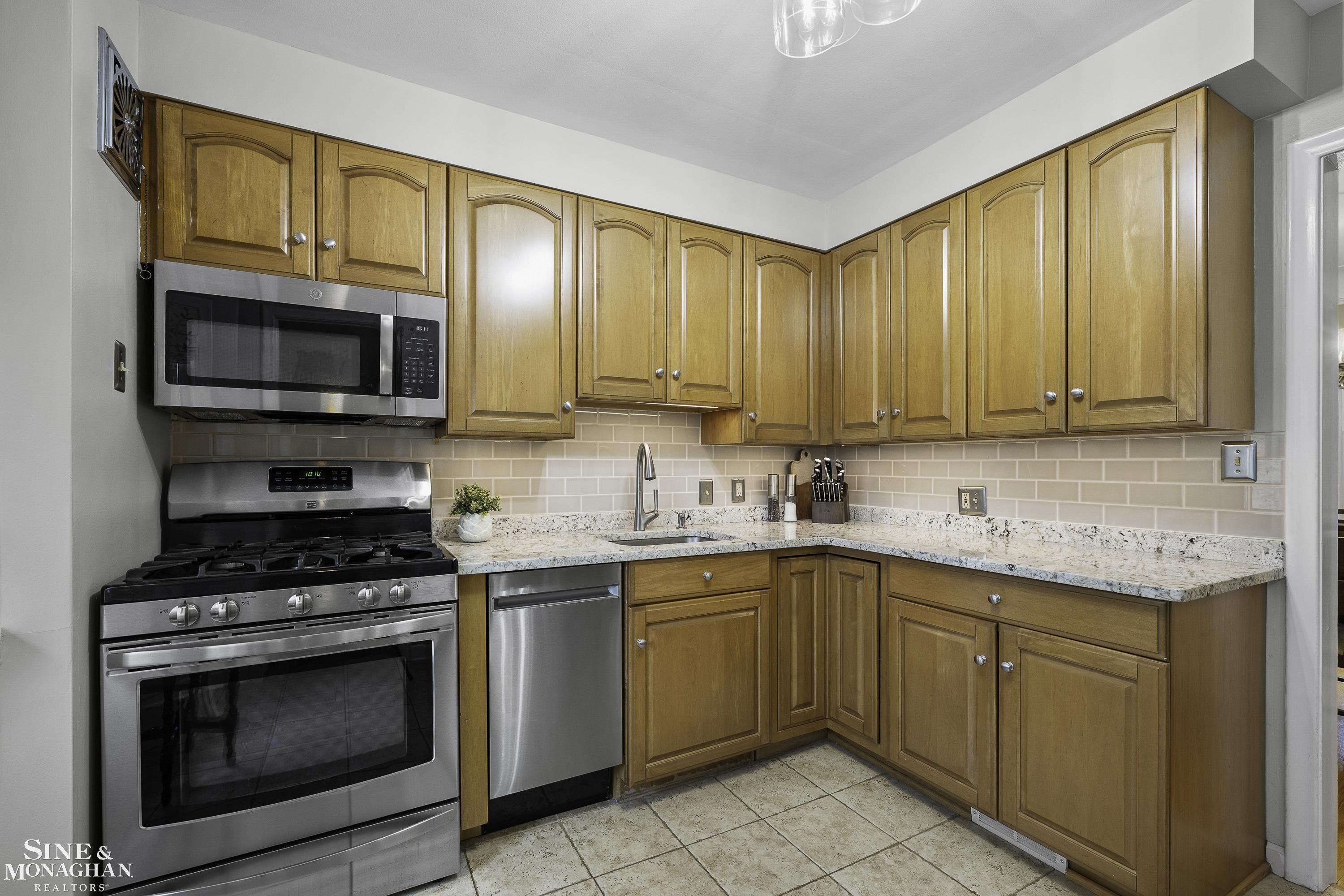 612 Hawthorne Road Grosse Pointe Woods, MI 48236 - Photo 10 of 51