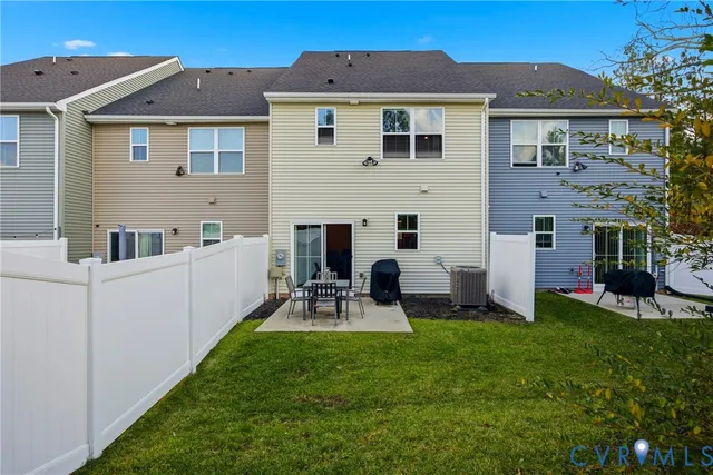 a view of a back yard of the house