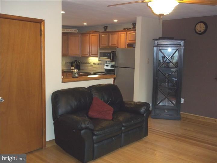 128 New Road Horsham, PA 19044 - Photo 3 of 14 Living Room