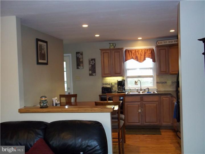 128 New Road Horsham, PA 19044 - Photo 4 of 14 Kitchen