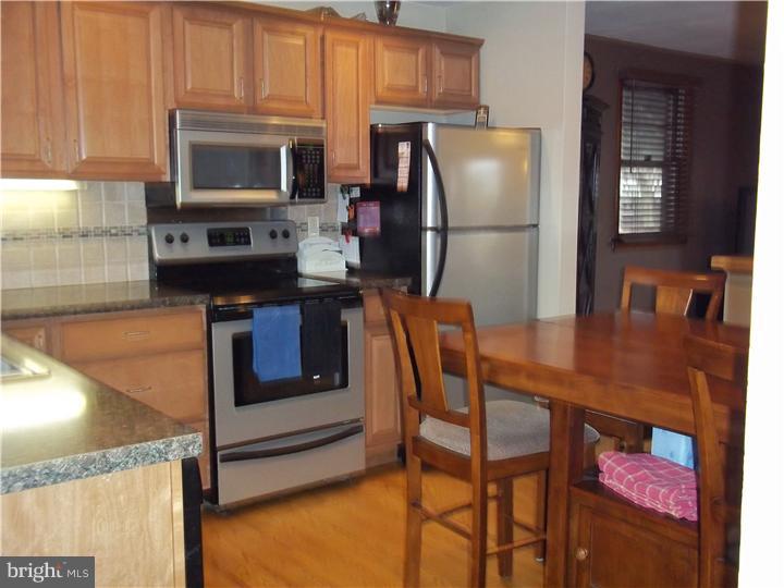 128 New Road Horsham, PA 19044 - Photo 5 of 14 Kitchen
