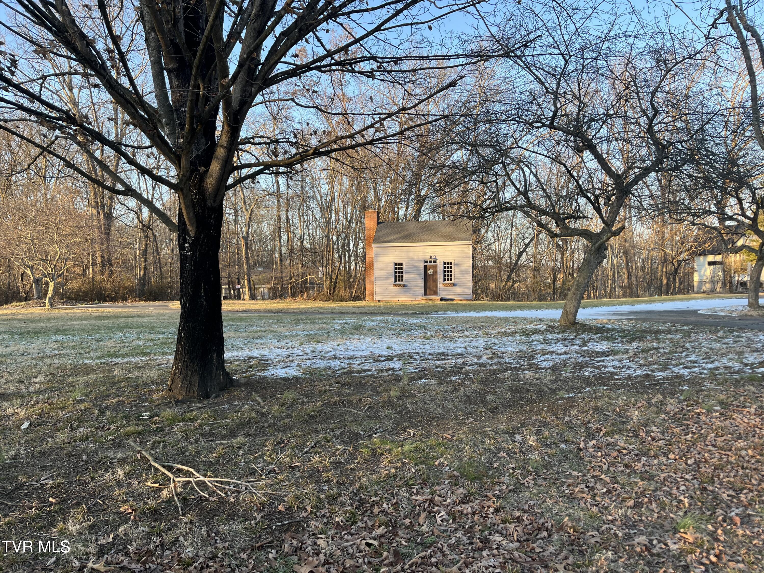 101 Lexington Court, Unit 13 Greeneville, TN 37745 - Photo 2 of 12 IMG_3753