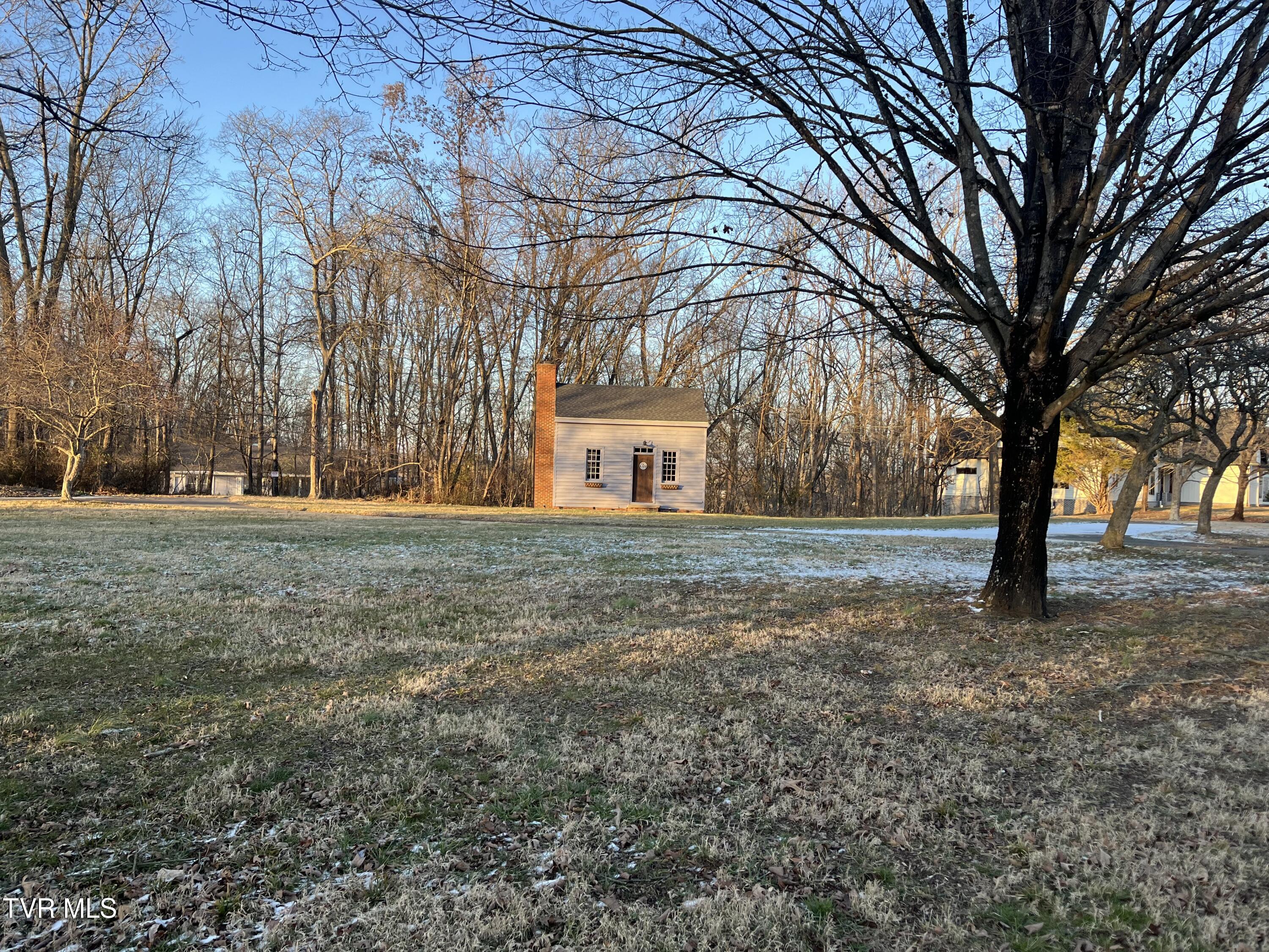 101 Lexington Court, Unit 13 Greeneville, TN 37745 - Photo 8 of 12 IMG_3767