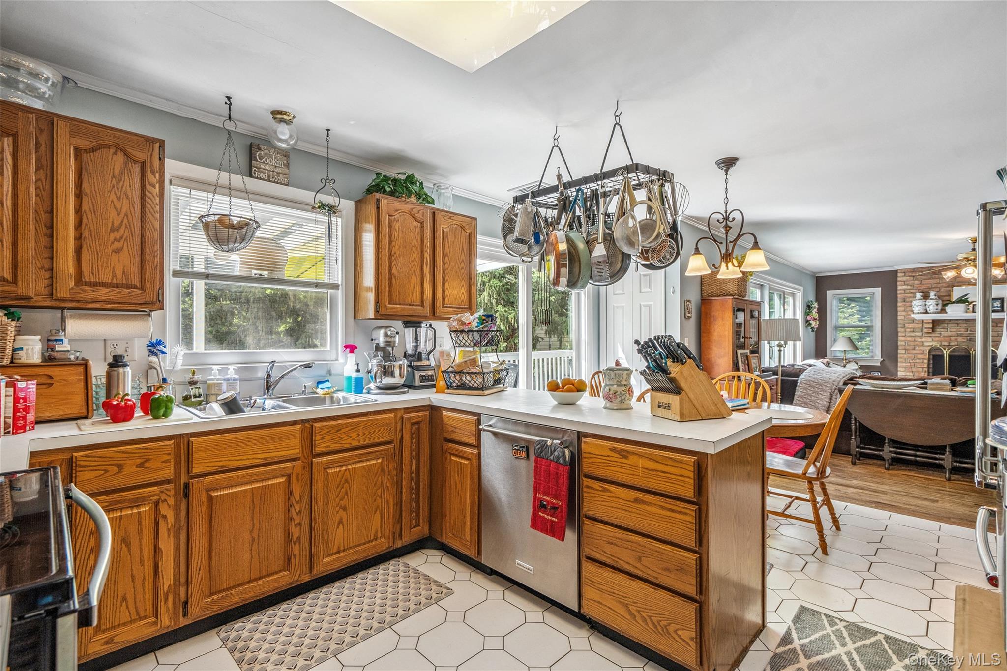 6 Cedar Avenue Locust Valley, NY 11560 - Photo 9 of 31