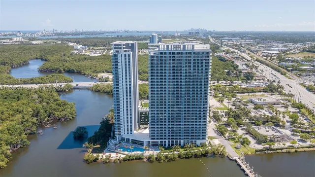 $589,000 | 16385 Biscayne Boulevard, Unit 904, North Miami Beach, FL 33160