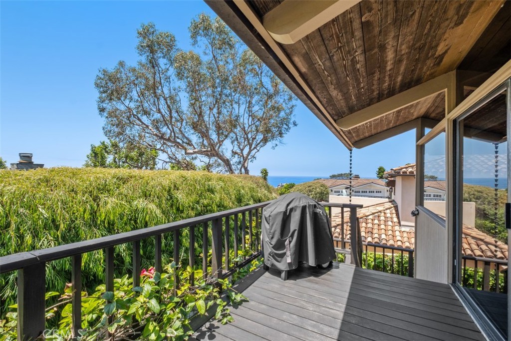 2 North Alta Mira Road Laguna Beach, CA 92651 - Photo 31 of 54