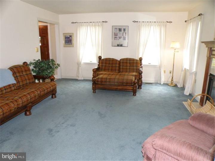 6254 Locust Road Bath, PA 18014 - Photo 9 of 22 Gallery Image 9