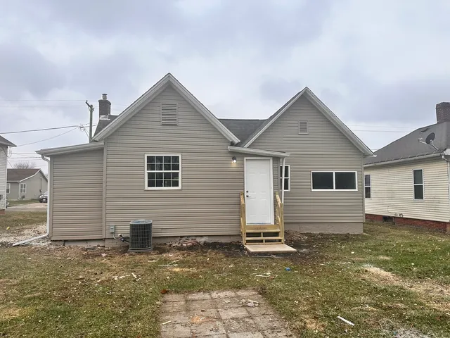 a view of a house with a yard