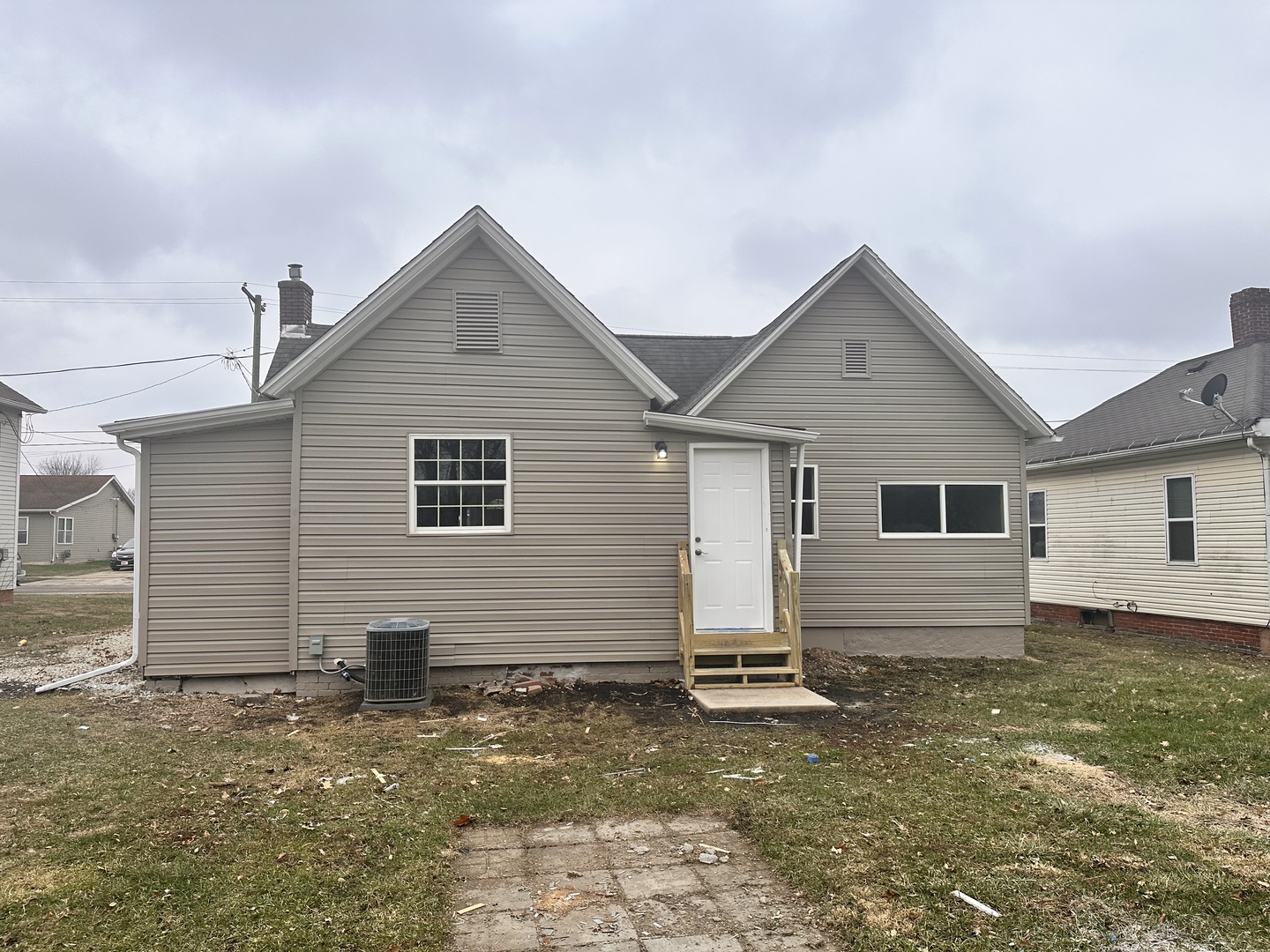 920 Hall Street Streator, IL 61364 - Photo 18 of 19 a view of a house with a yard