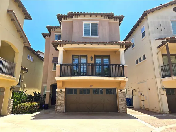 $8,900 | 12914 Agustin Place, Playa Vista, CA 90094