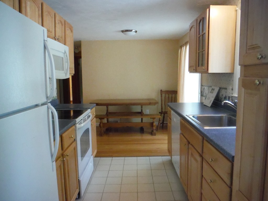 1678 South Branch Parkway Springfield, MA 01129 - Photo 12 of 29 Gallery Image 12