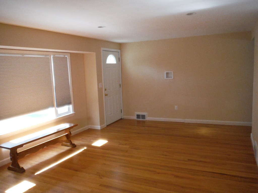 1678 South Branch Parkway Springfield, MA 01129 - Photo 5 of 29 Gallery Image 5