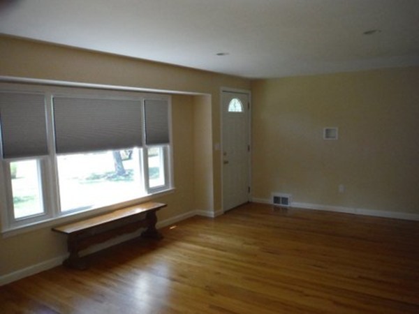 1678 South Branch Parkway Springfield, MA 01129 - Photo 7 of 29 Gallery Image 7