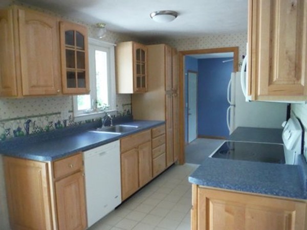 1678 South Branch Parkway Springfield, MA 01129 - Photo 8 of 29 Gallery Image 8