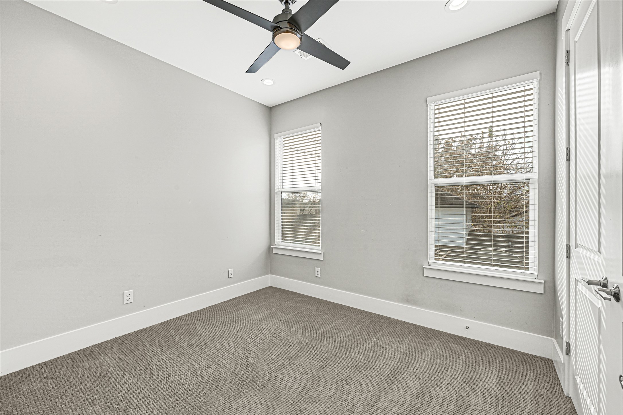 4506 Hardy Street, Unit A Houston, TX 77009 - Photo 26 of 35 an empty room with a window