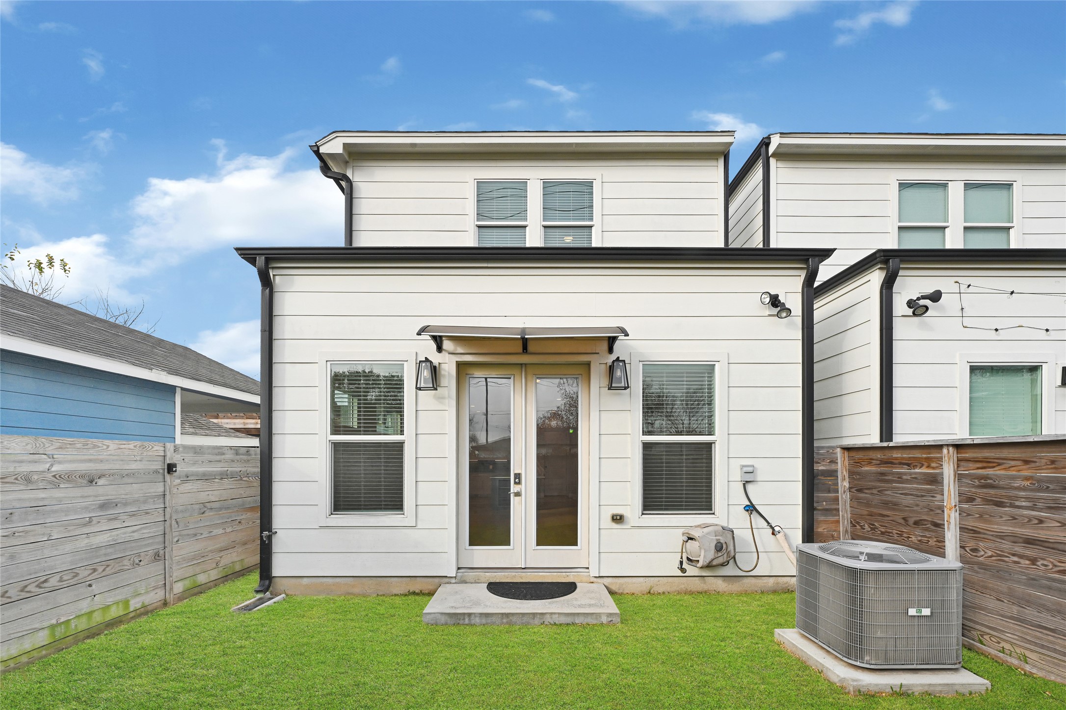 4506 Hardy Street, Unit A Houston, TX 77009 - Photo 4 of 35 front view of a house with a yard