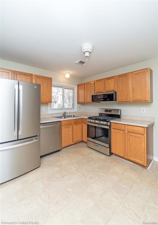945 North Commerce Road Commerce Township, MI 48382 - Photo 16 of 59