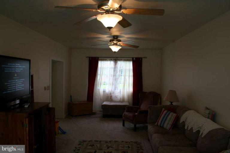 2815 Kirkleigh Road Dundalk, MD 21222 - Photo 6 of 6 Family Room