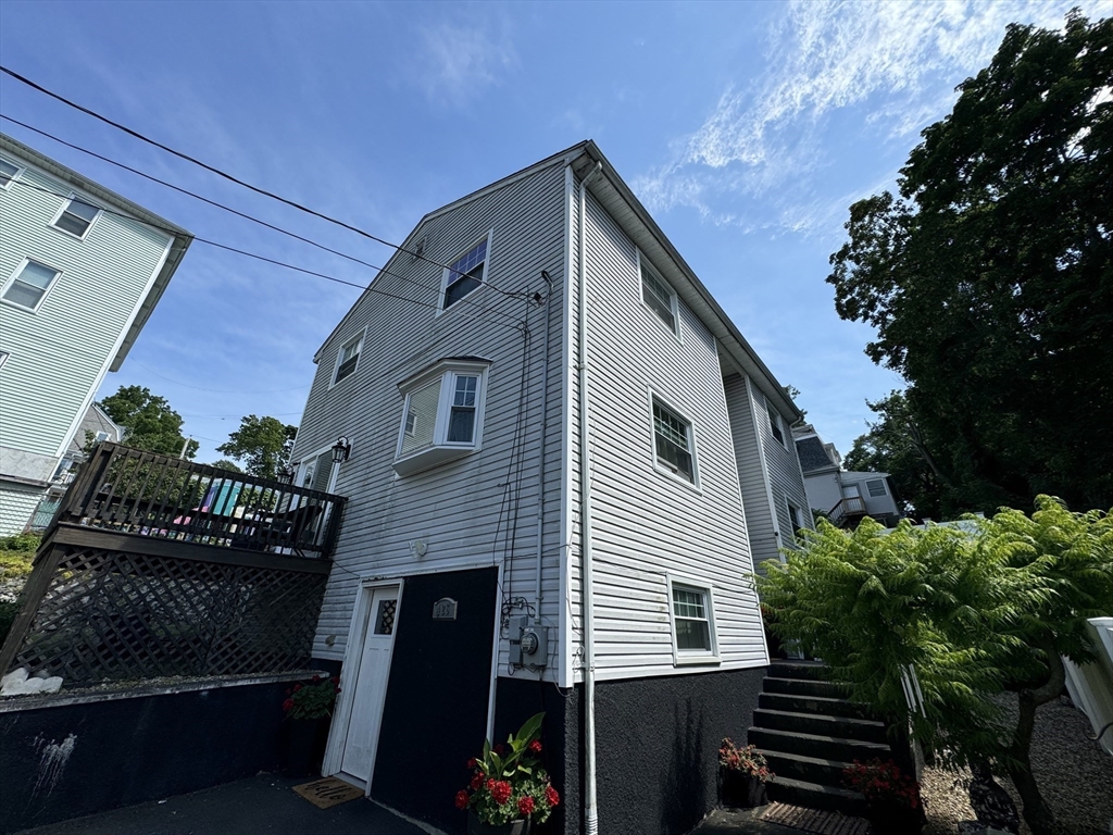 425 Pearce Street Fall River, MA 02720 - Photo 7 of 33