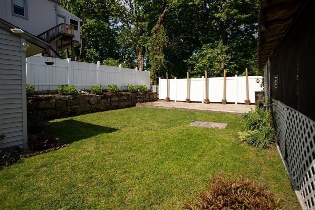 425 Pearce Street Fall River, MA 02720 - Photo 10 of 33