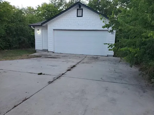 $1,900 | 203 East Pecan Street, Unit B, Hutto, TX 78634