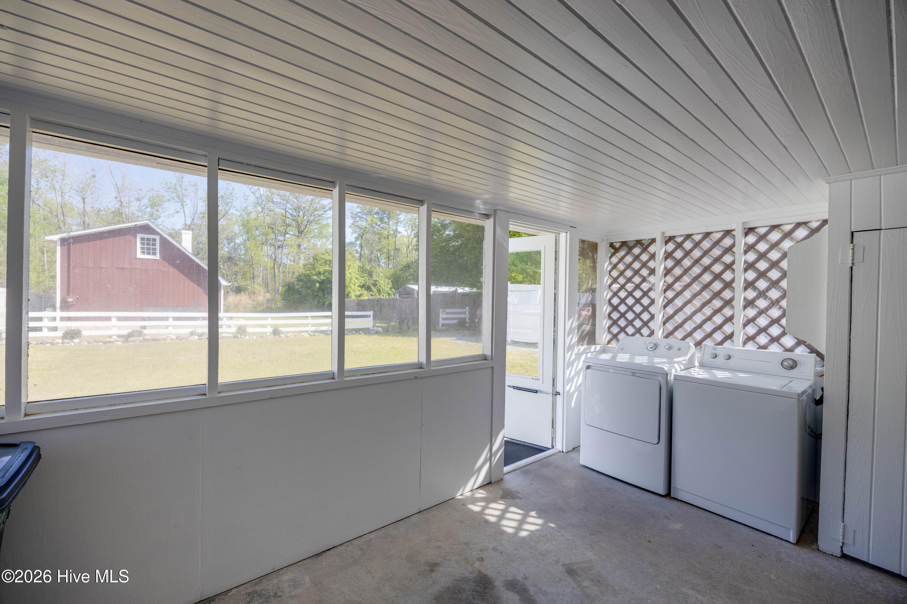 322 River Road Washington, NC 27889 - Photo 27 of 37 Screen Porch/Laundry Area