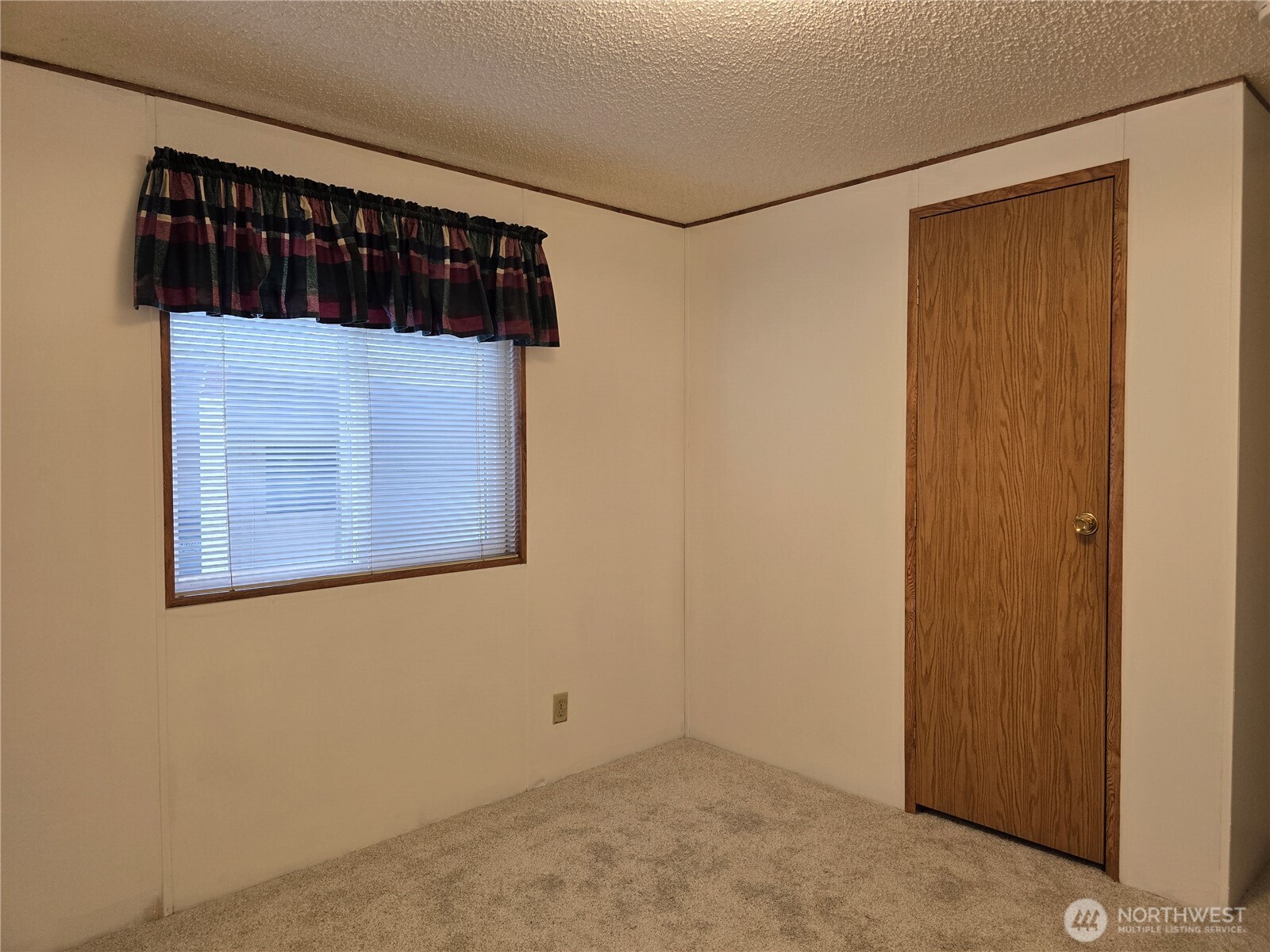 930 Trosper Road Southwest, Unit 78 Tumwater, WA 98512 - Photo 27 of 36 a view of walk in closet