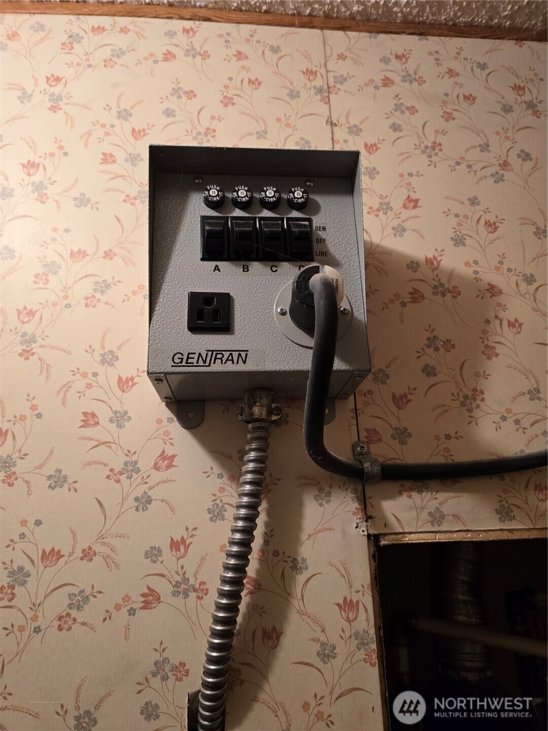 930 Trosper Road Southwest, Unit 78 Tumwater, WA 98512 - Photo 32 of 36 a bathroom with a sink and a mirror