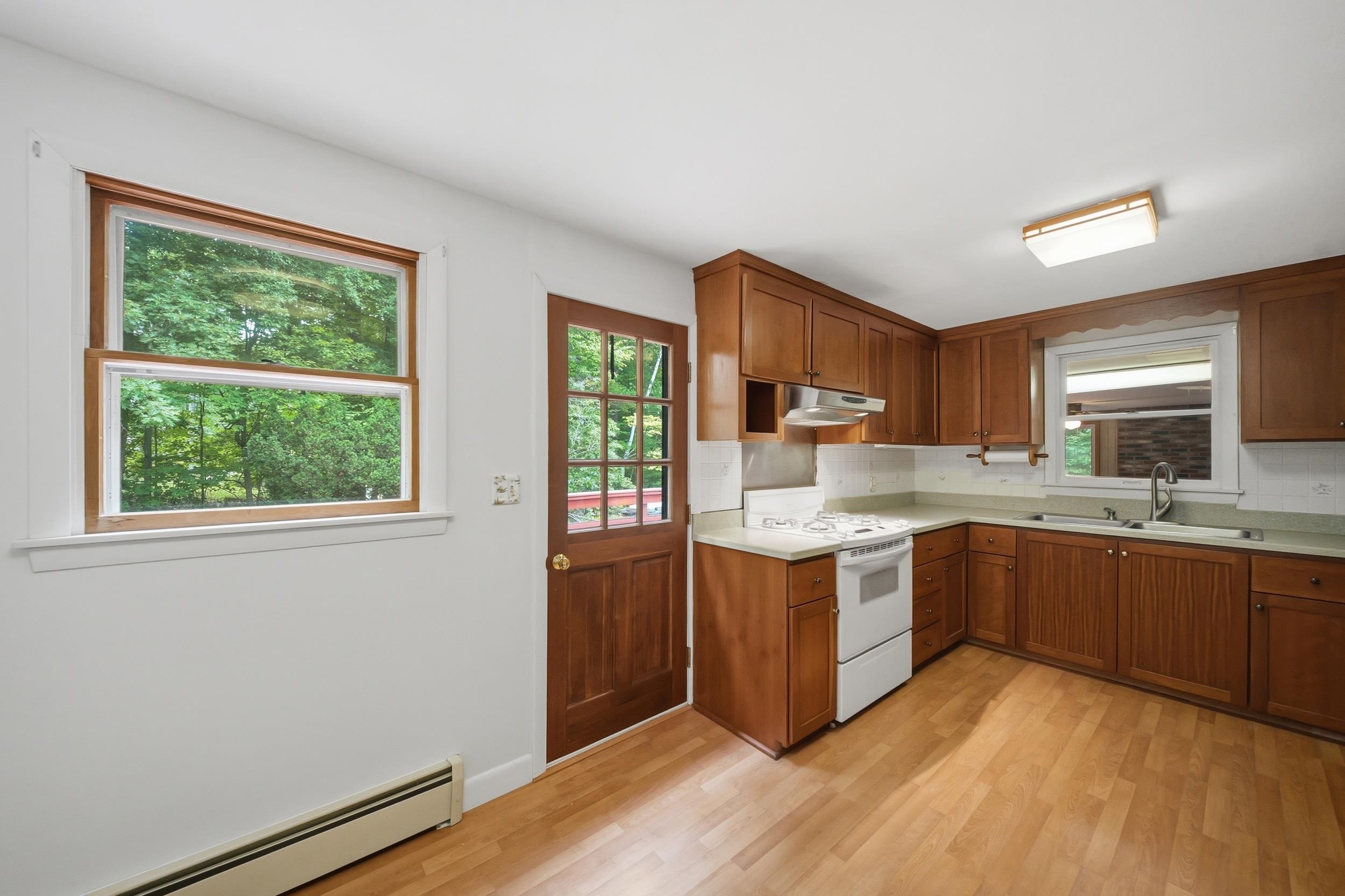 8 Escumbuit Road Derry, NH 03038 - Photo 18 of 59